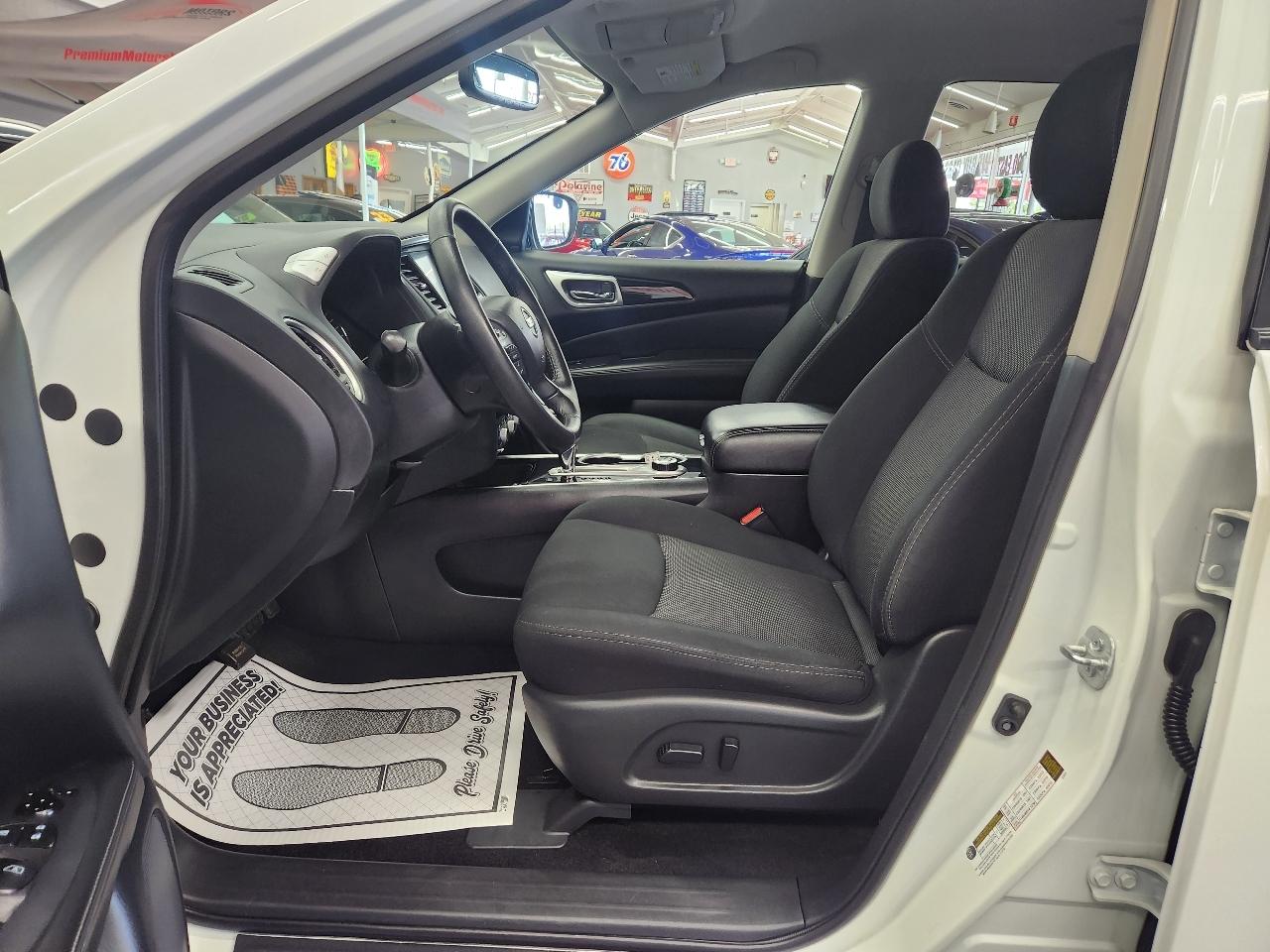 Nissan Pathfinder SV 2020