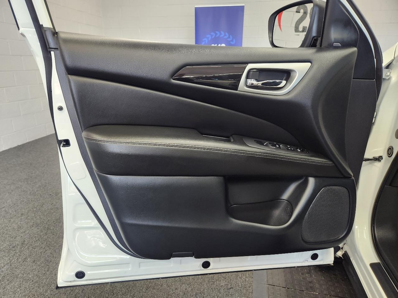 Nissan Pathfinder SV 2020