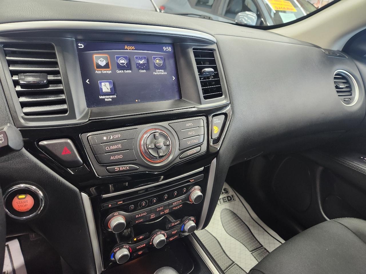 Nissan Pathfinder SV 2020