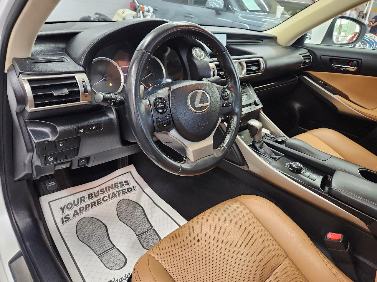 Lexus IS  2014