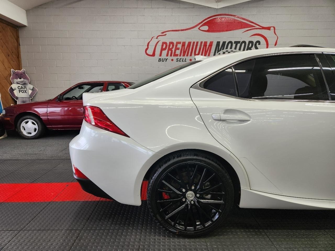 Lexus IS  2014