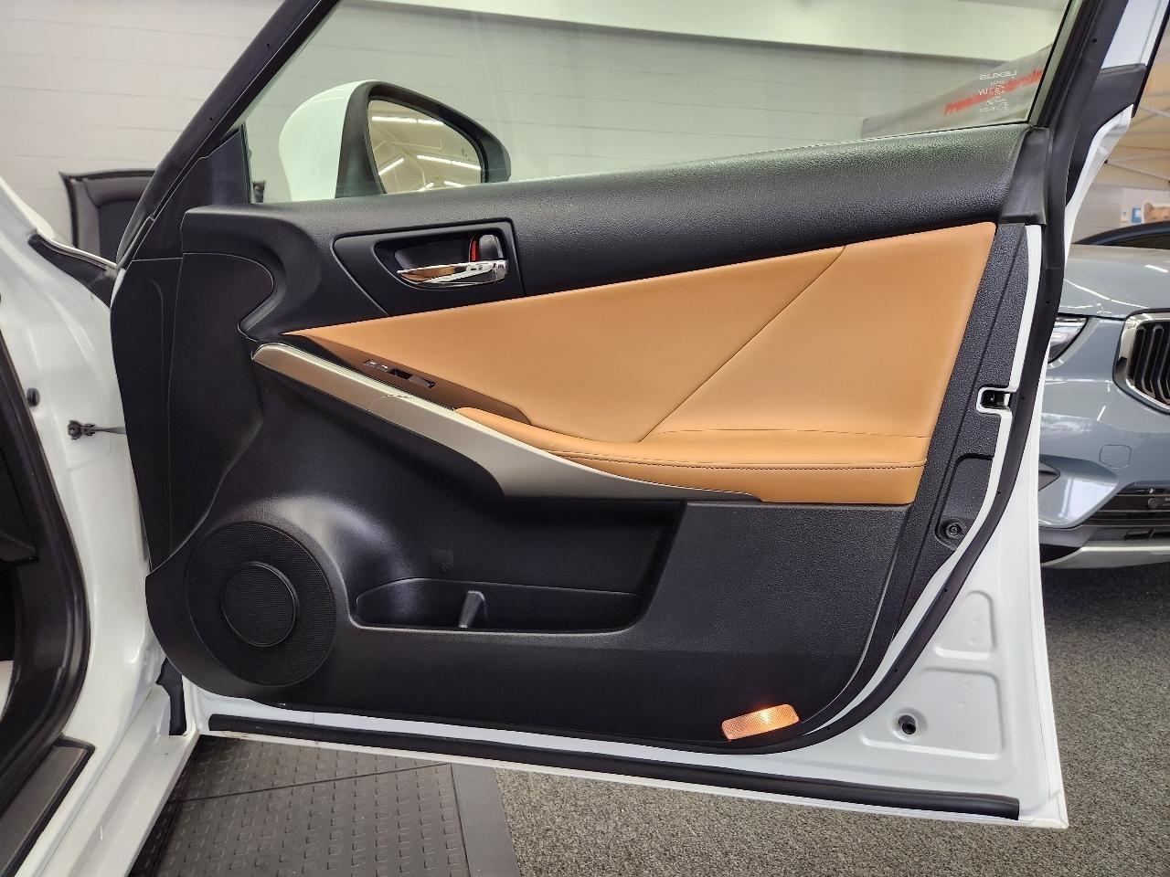 Lexus IS  2014
