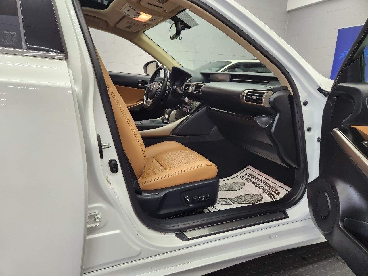 Lexus IS  2014
