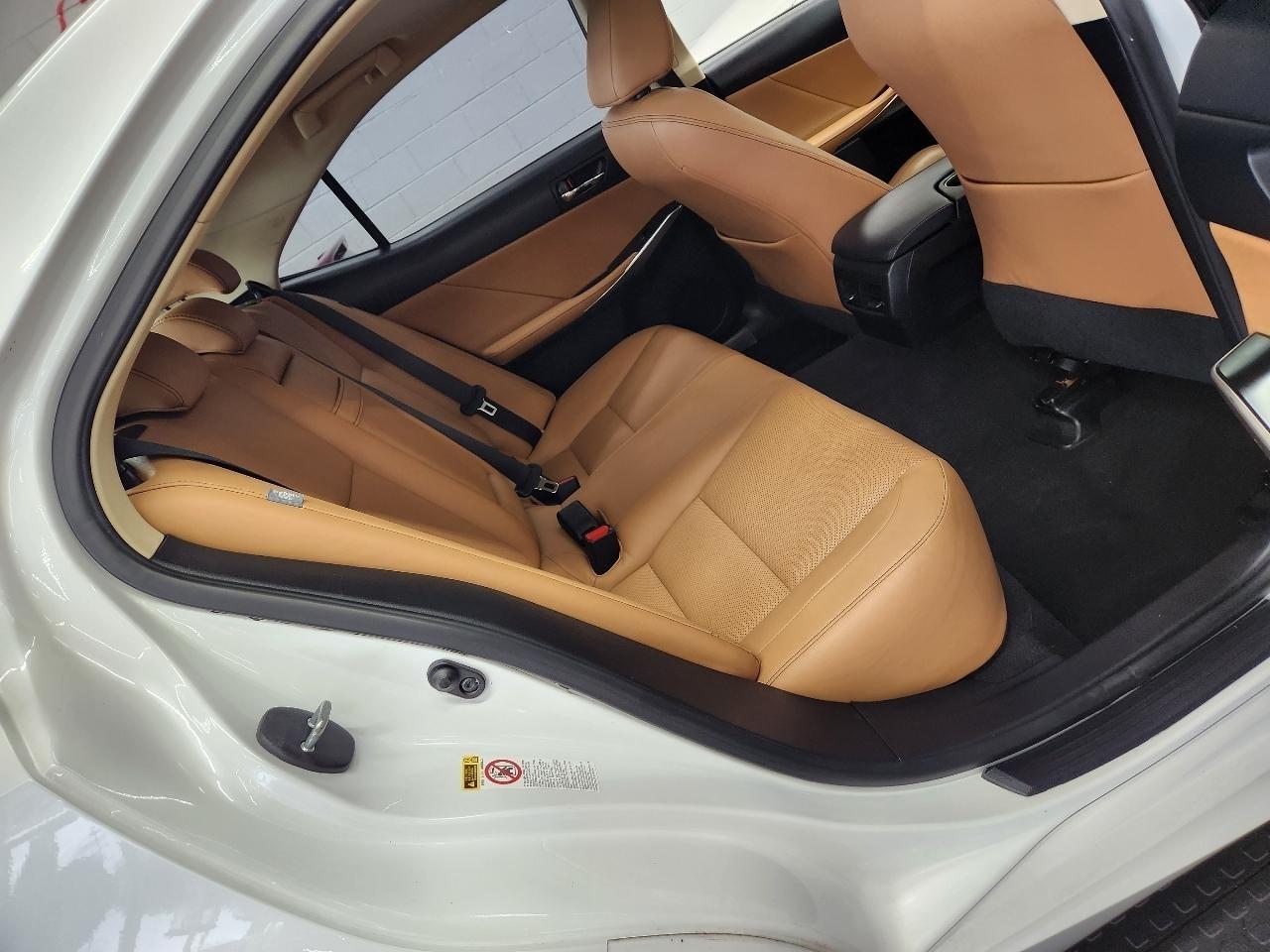 Lexus IS  2014