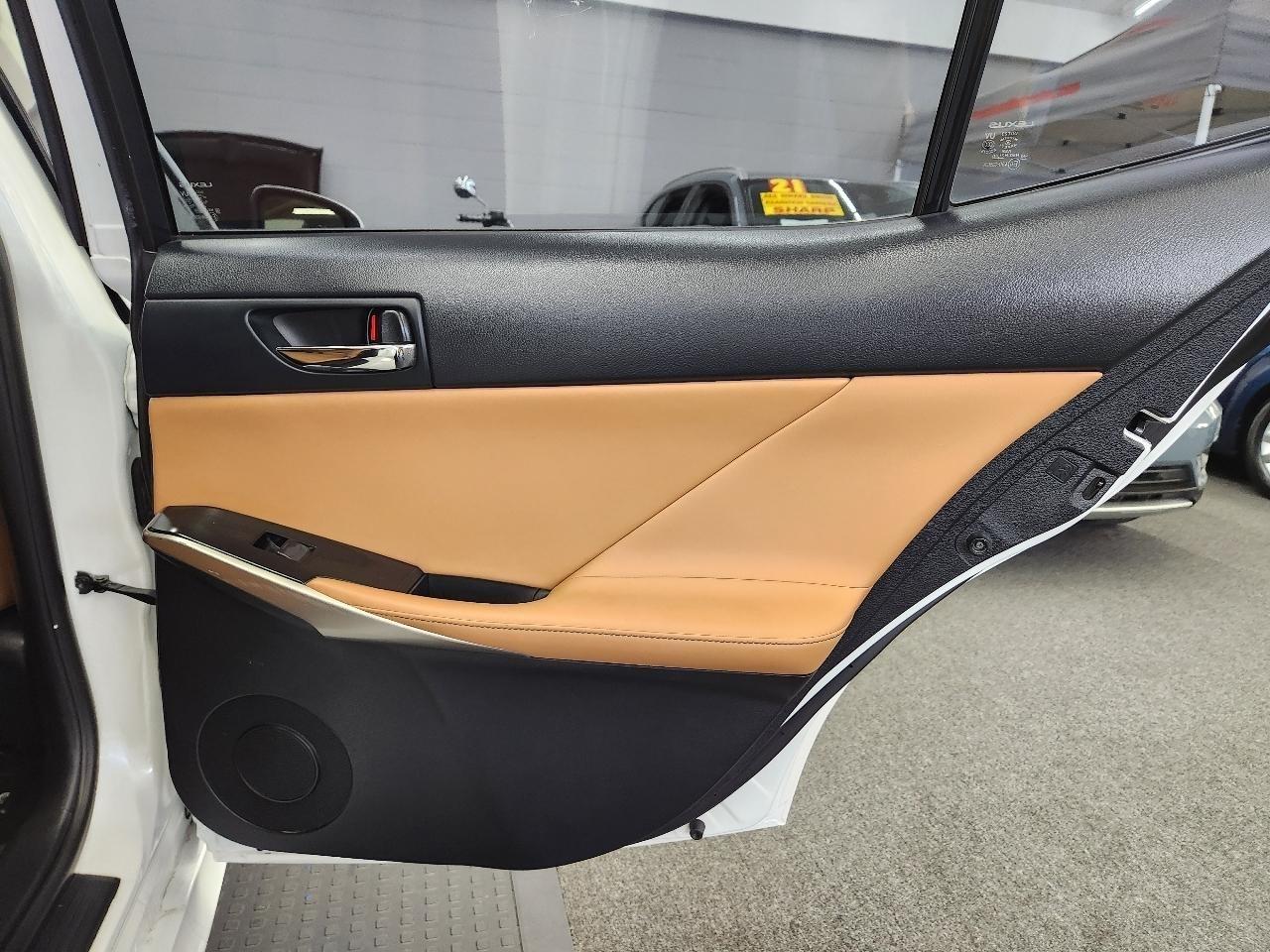 Lexus IS  2014