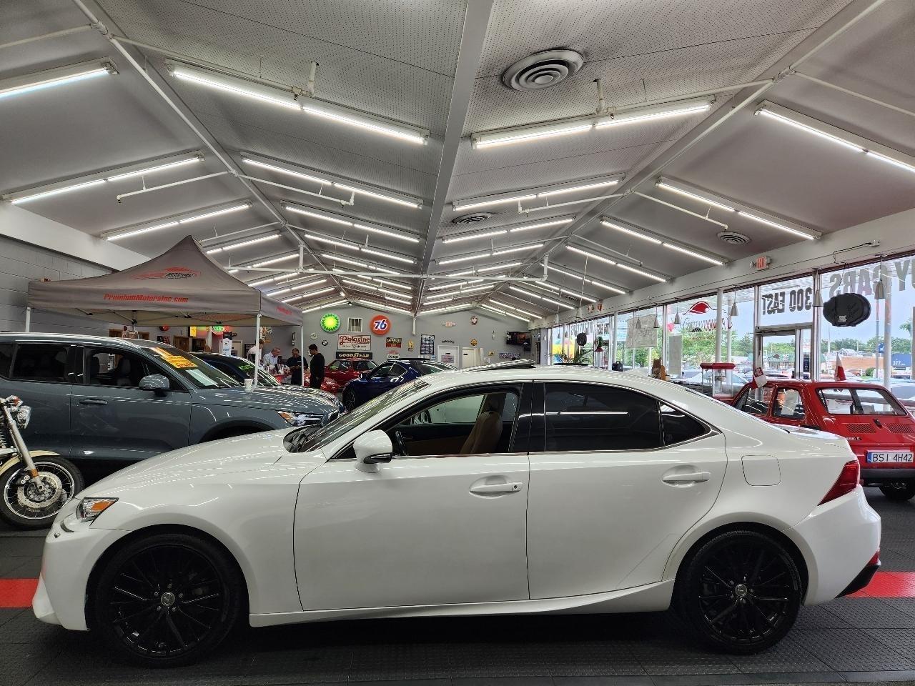 Lexus IS  2014