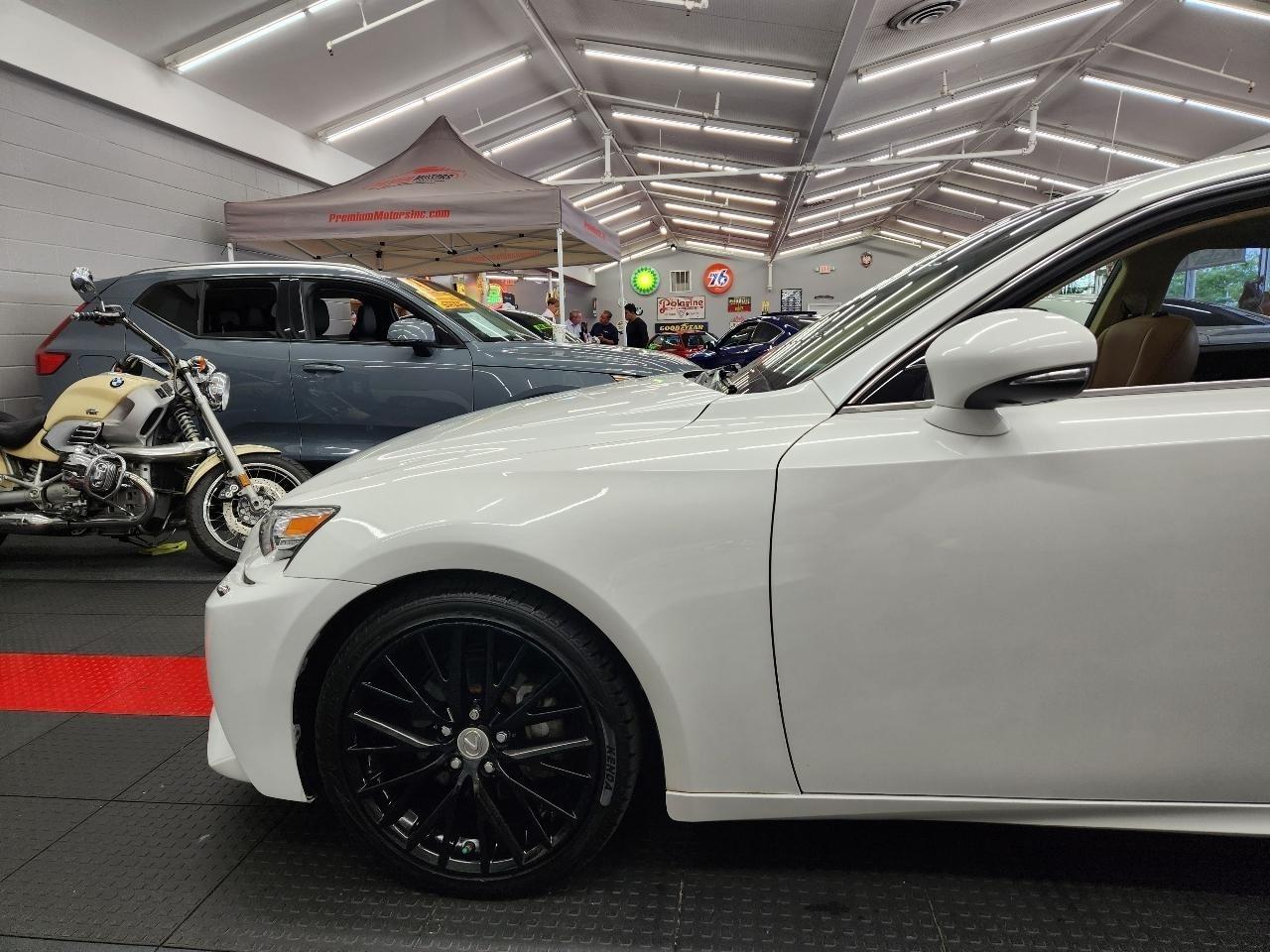 Lexus IS  2014