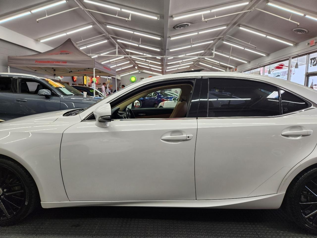 Lexus IS  2014