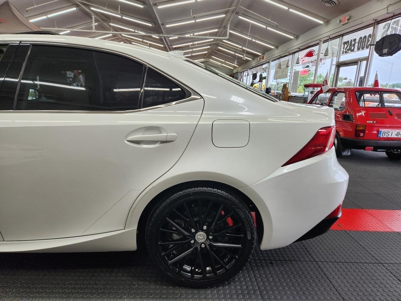 Lexus IS  2014