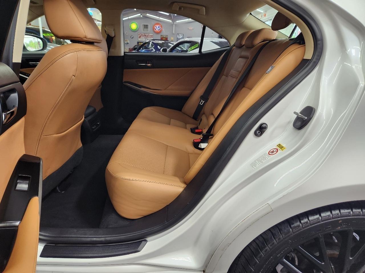 Lexus IS  2014