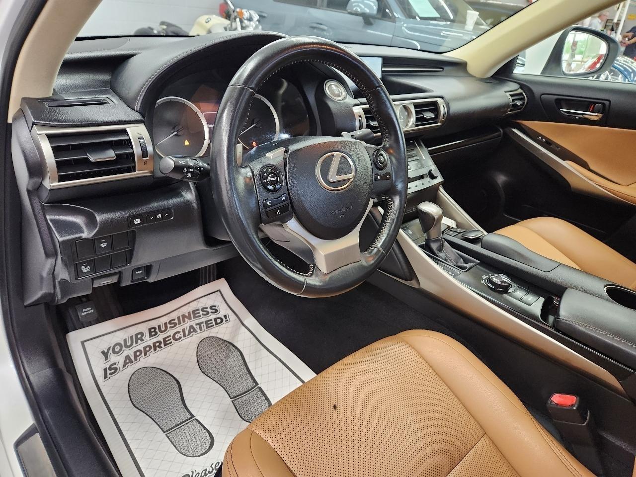 Lexus IS  2014