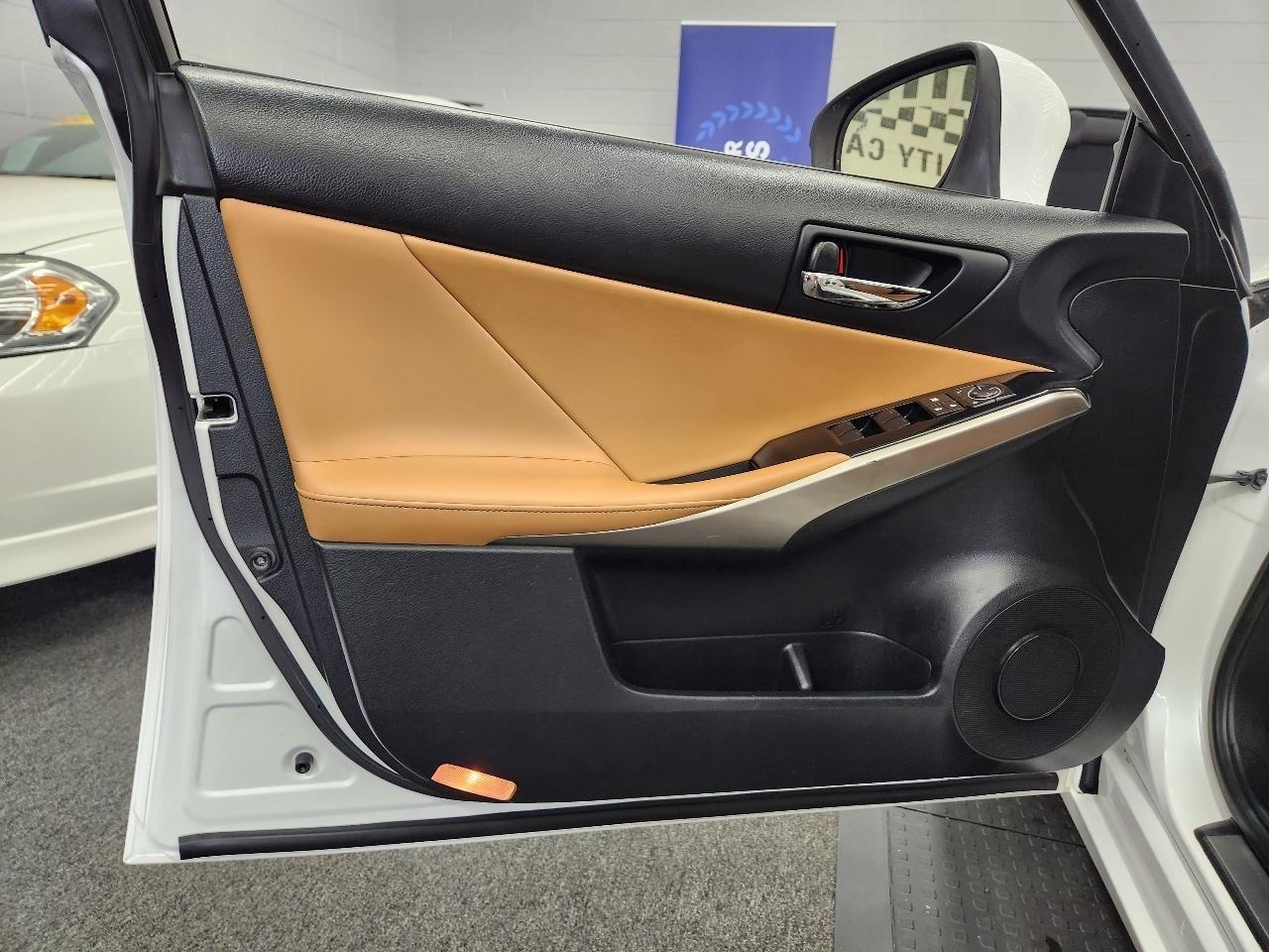 Lexus IS  2014