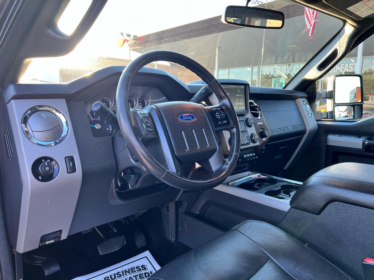 Ford Super Duty F-350 SRW Crew Cab 172" Lariat 4WD 2015