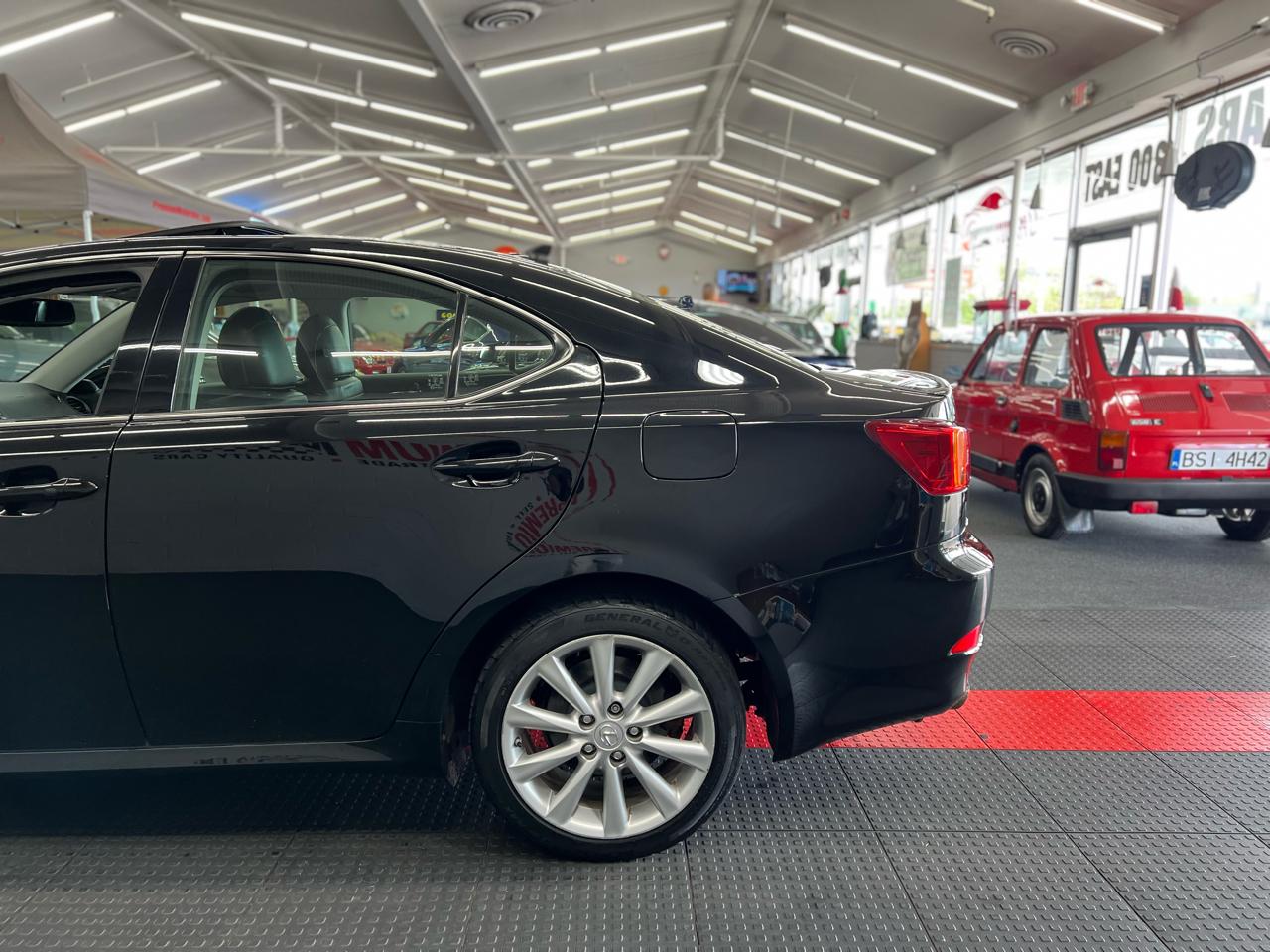 Lexus IS  2010