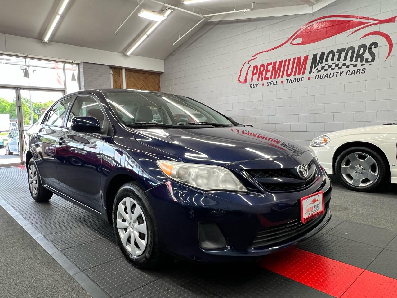 Toyota Corolla 4dr Sdn Auto LE (Natl) 2011