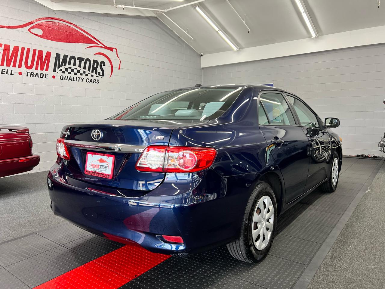 Toyota Corolla 4dr Sdn Auto LE (Natl) 2011