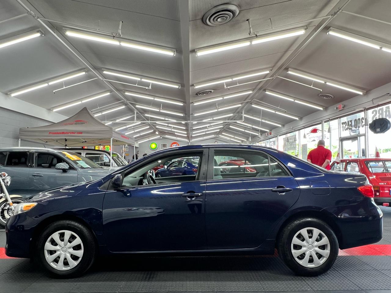 Toyota Corolla 4dr Sdn Auto LE (Natl) 2011