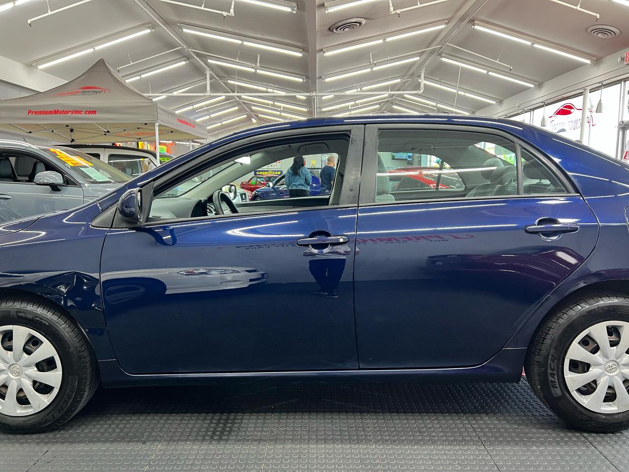 Toyota Corolla 4dr Sdn Auto LE (Natl) 2011