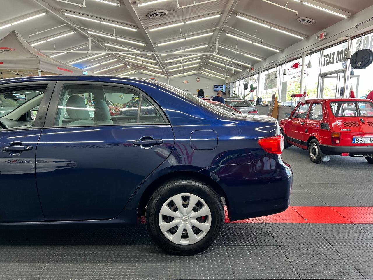 Toyota Corolla 4dr Sdn Auto LE (Natl) 2011