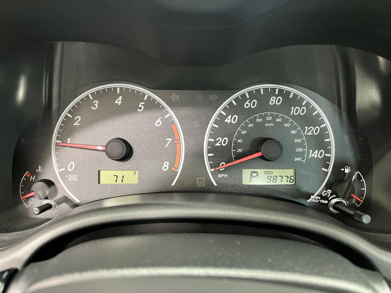 Toyota Corolla 4dr Sdn Auto LE (Natl) 2011