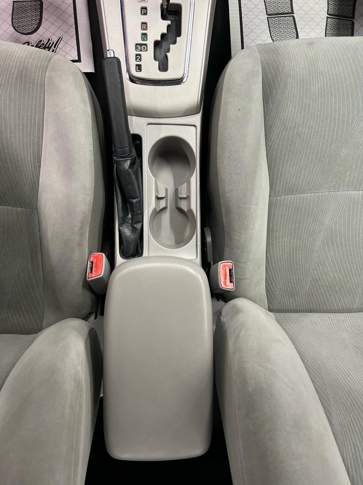 Toyota Corolla 4dr Sdn Auto LE (Natl) 2011