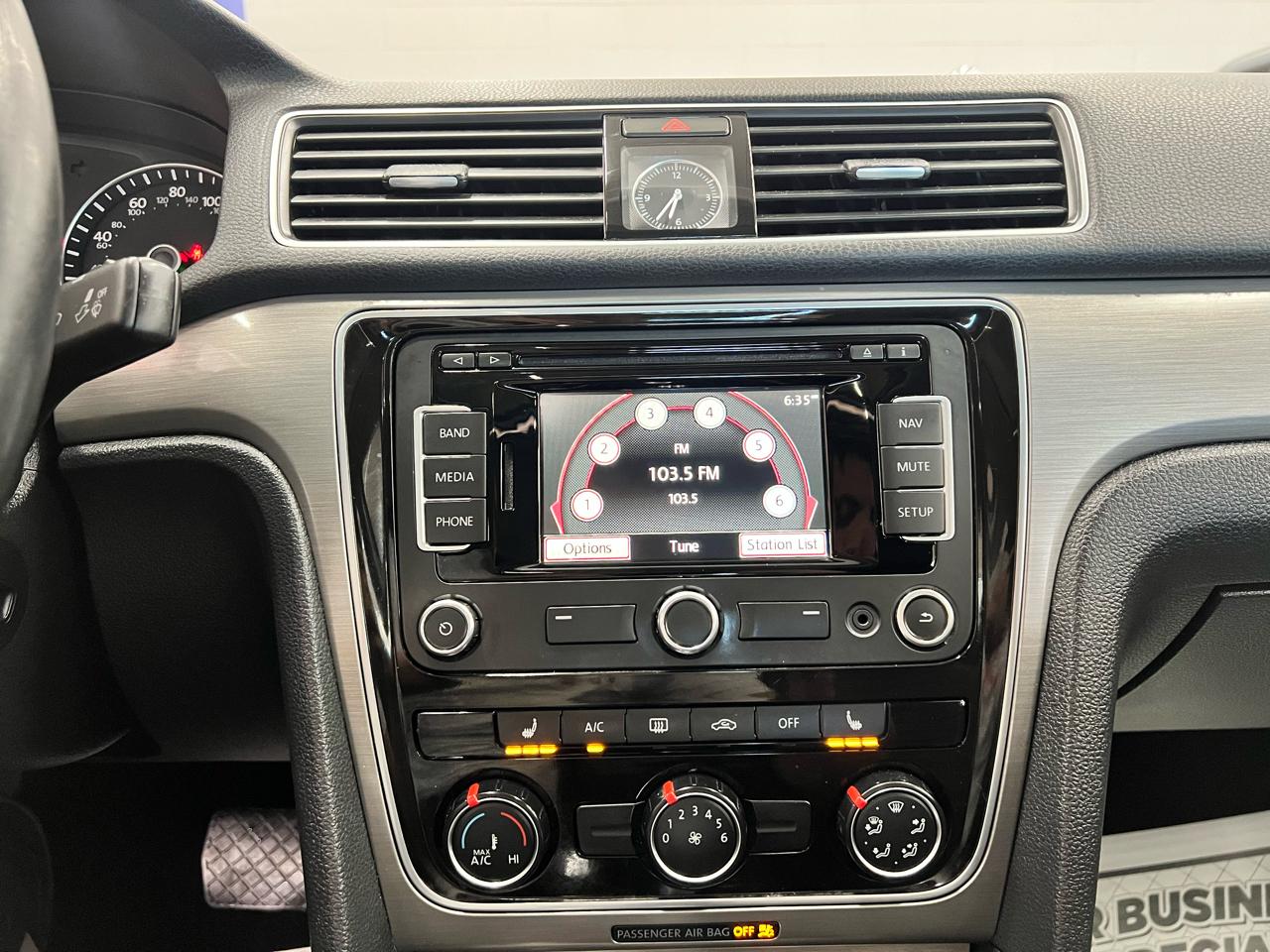 Volkswagen Passat SE 2015