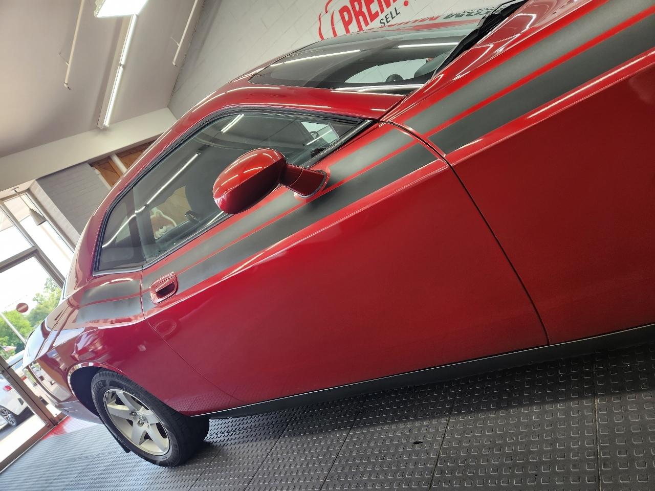 Dodge Challenger SE 2010