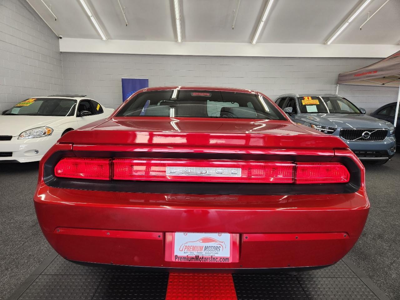 Dodge Challenger SE 2010