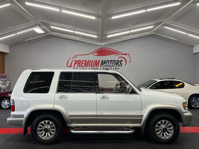White 2000 Isuzu Trooper 4 Dr S SUV SUV / Crossover Rear-Wheel Drive Automatic
