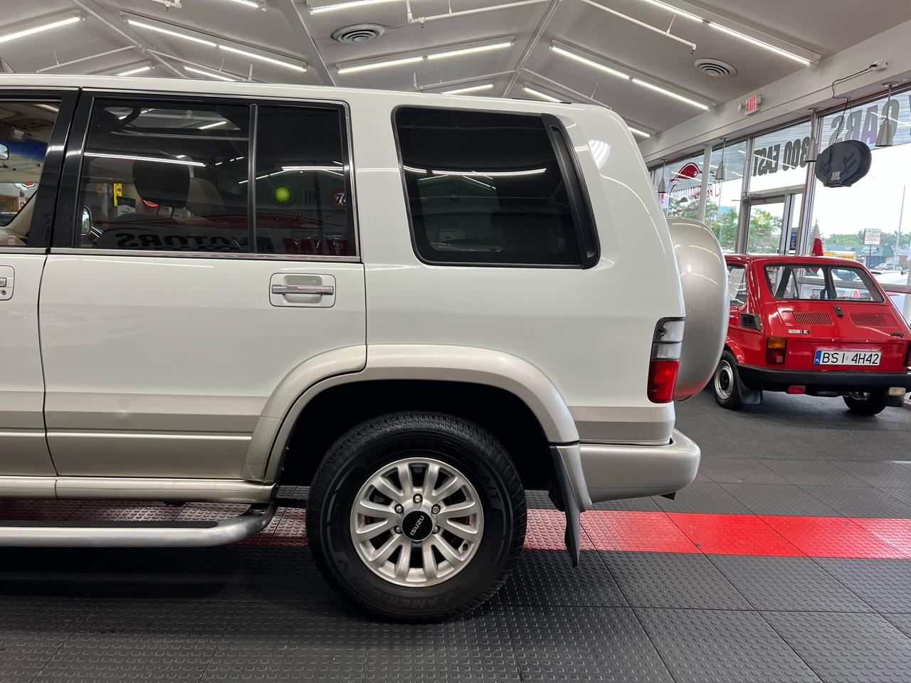 Isuzu Trooper S 2000