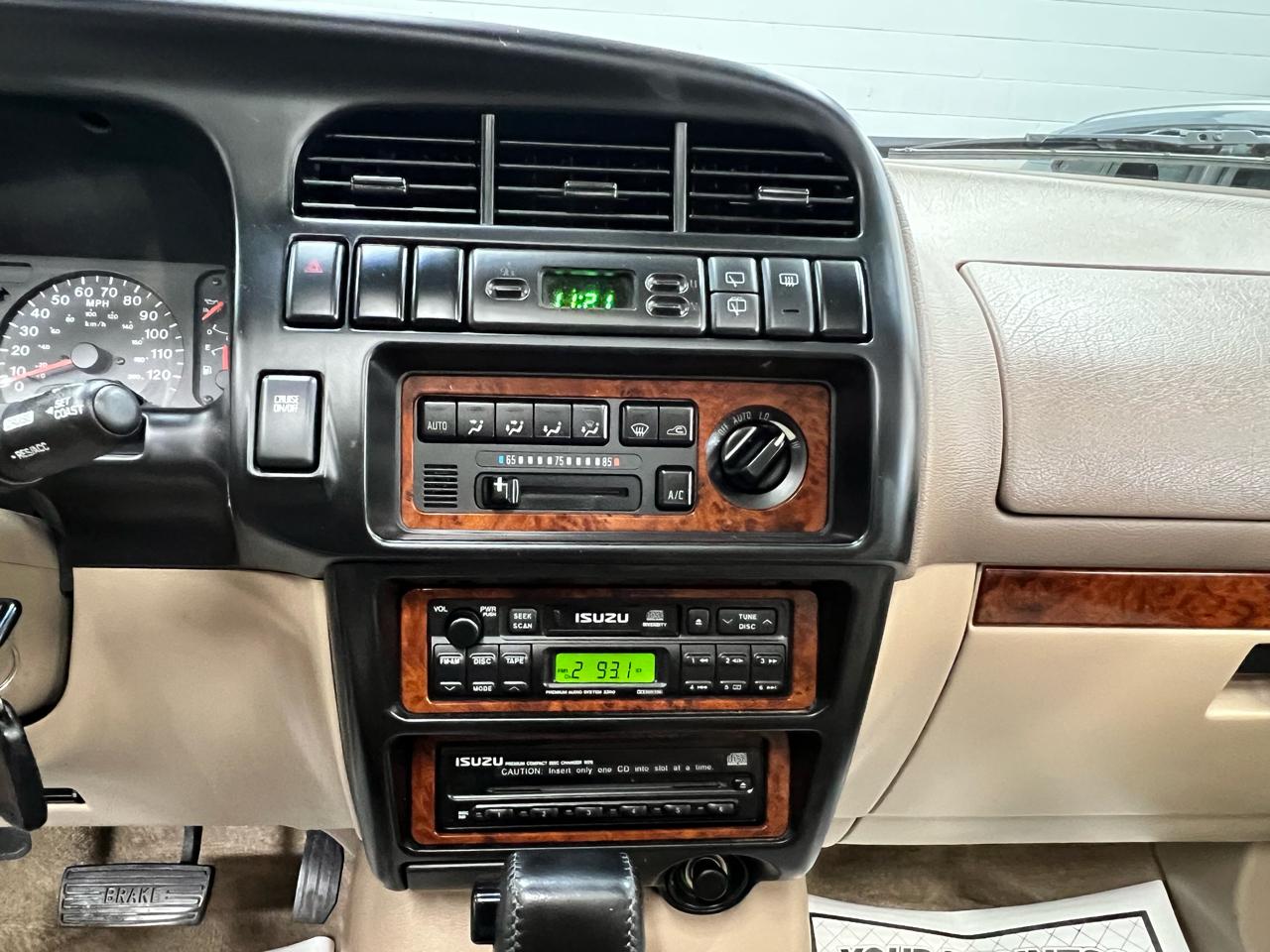 Isuzu Trooper S 2000