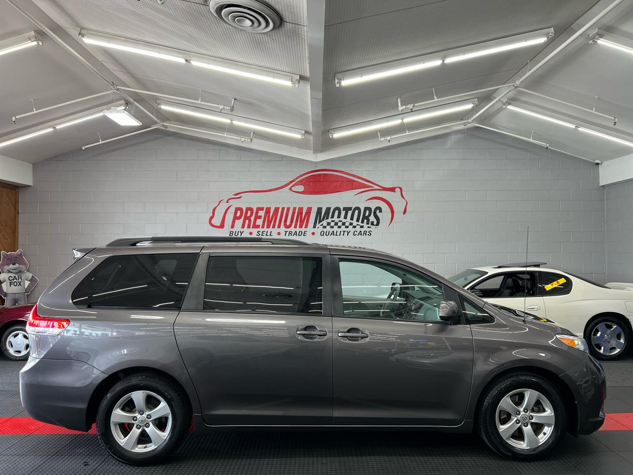 Toyota Sienna LE 2012