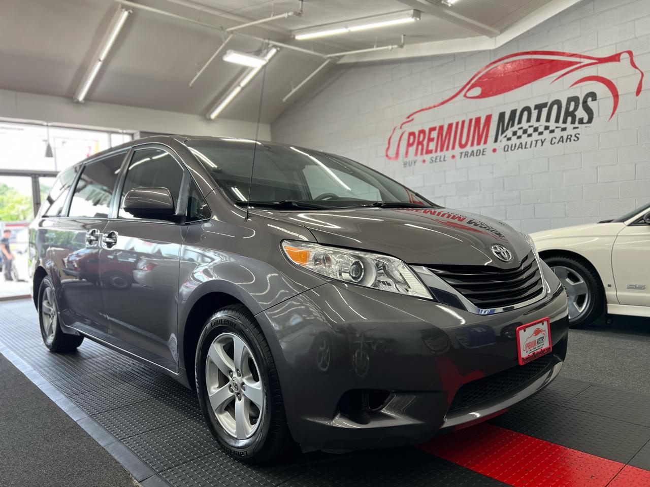 Toyota Sienna LE 2012
