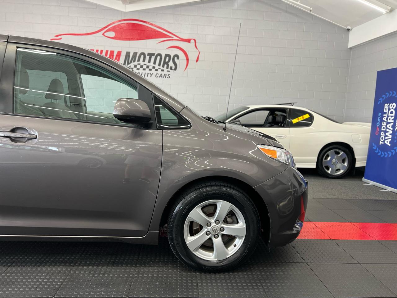 Toyota Sienna LE 2012