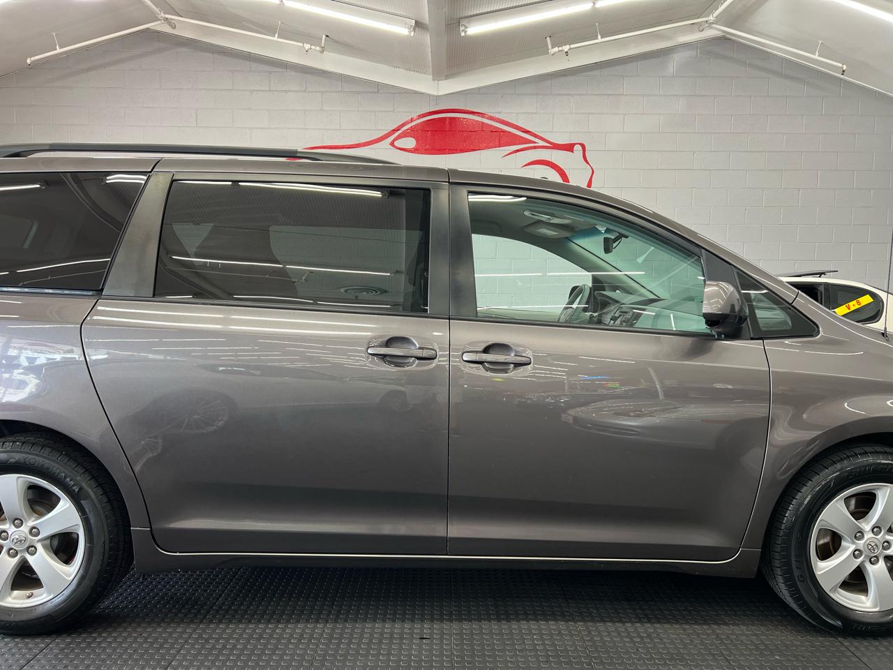 Toyota Sienna LE 2012