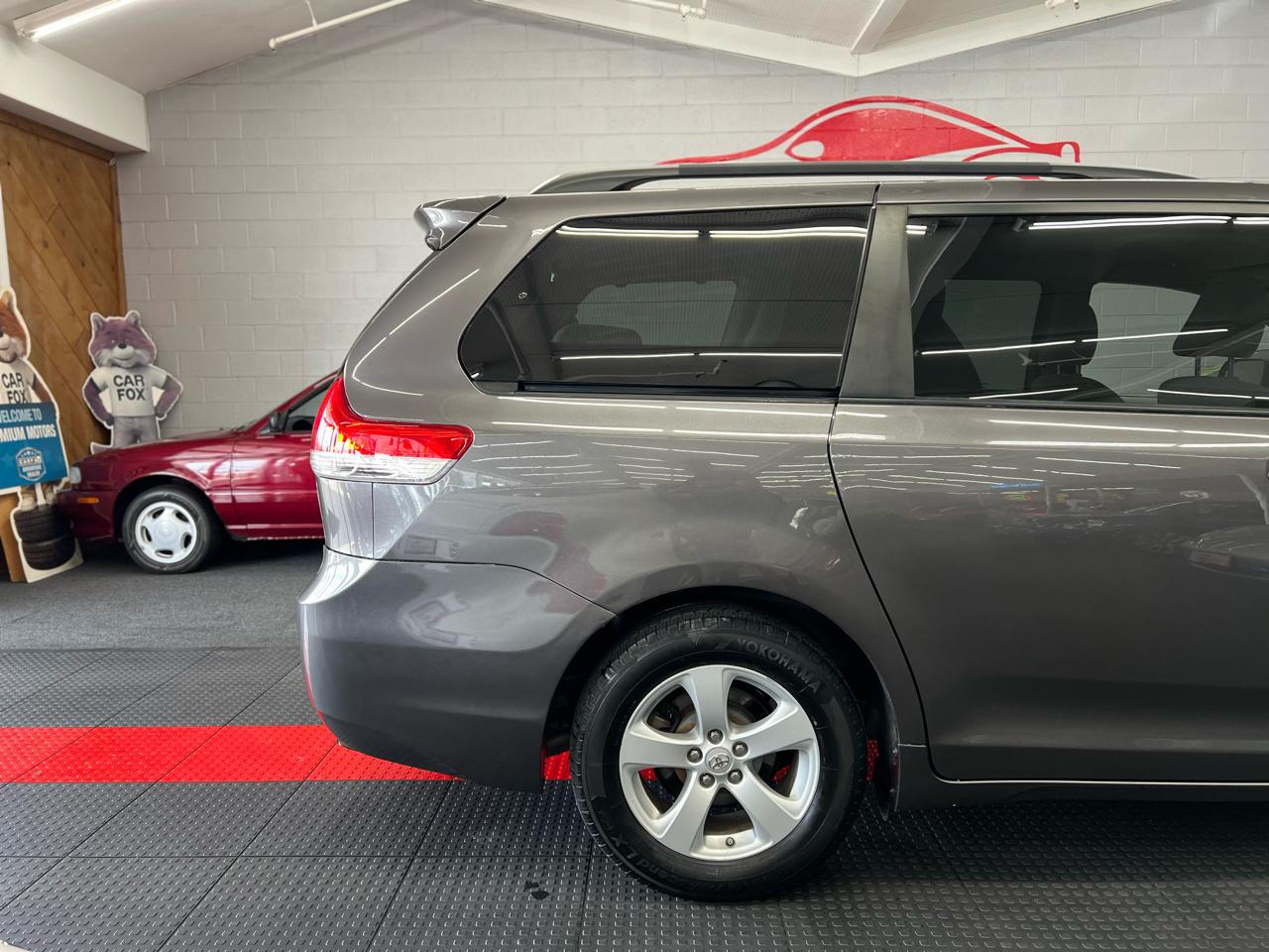 Toyota Sienna LE 2012