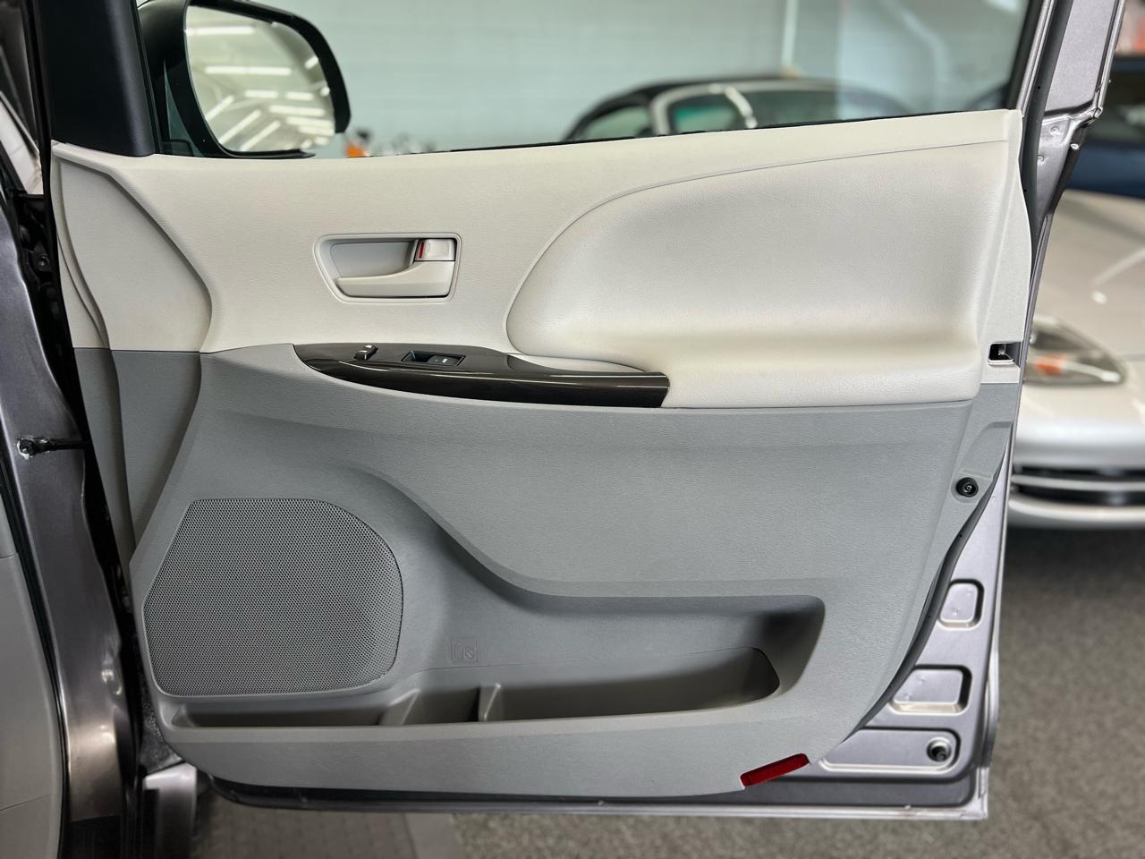 Toyota Sienna LE 2012