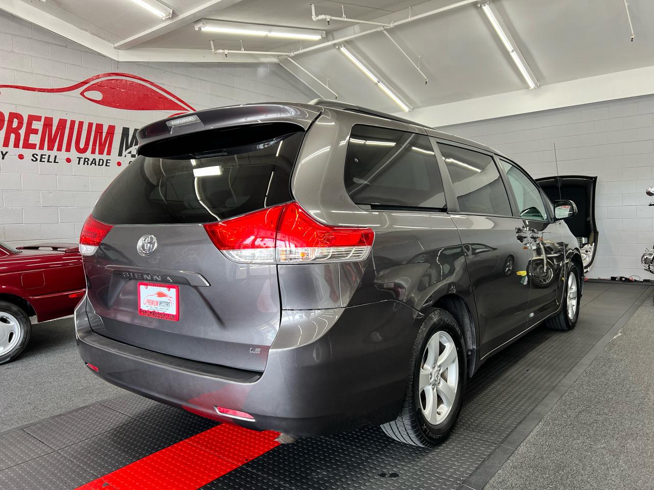 Toyota Sienna LE 2012