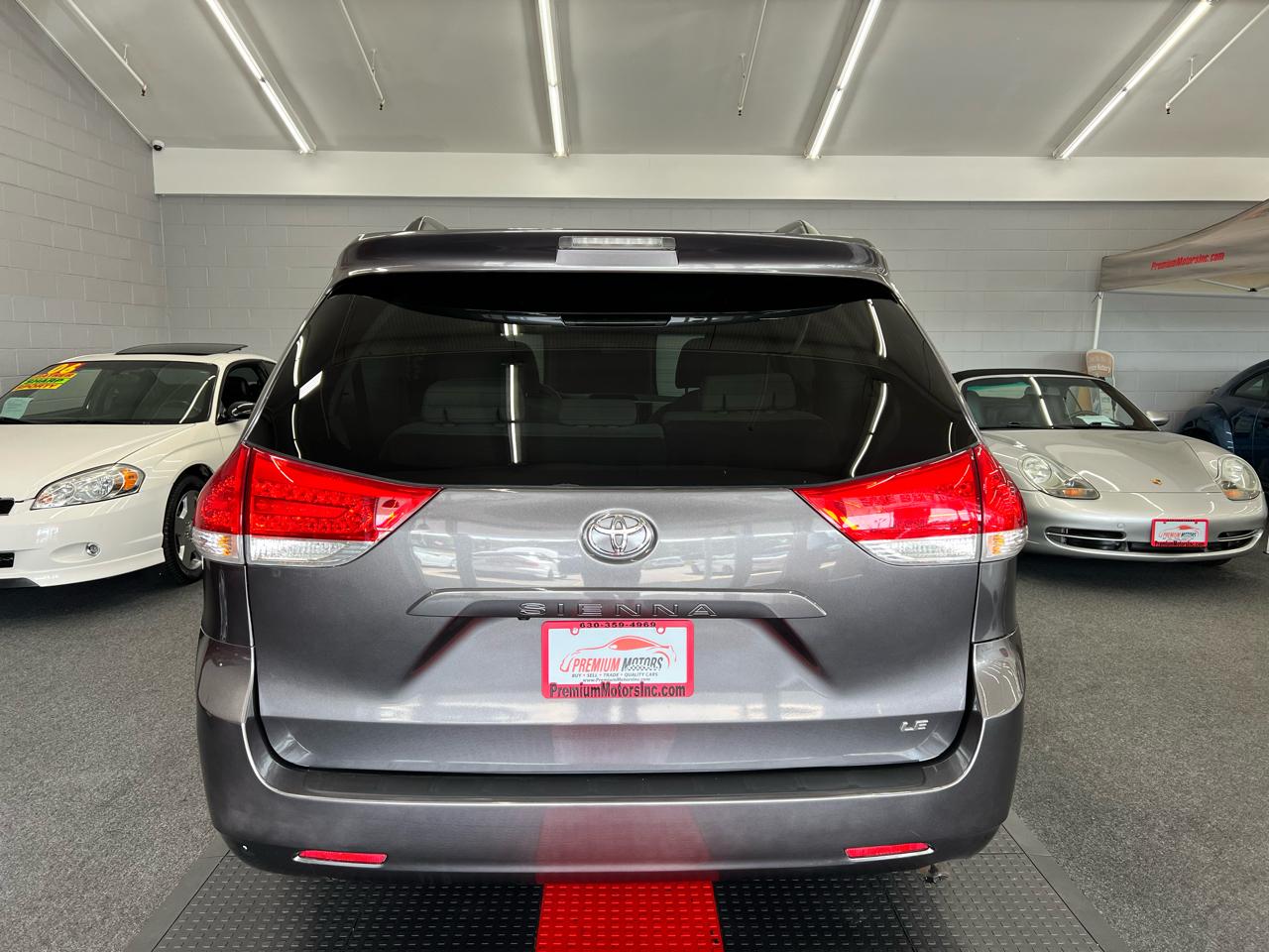 Toyota Sienna LE 2012