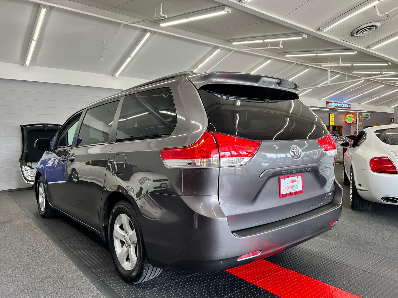 Toyota Sienna LE 2012