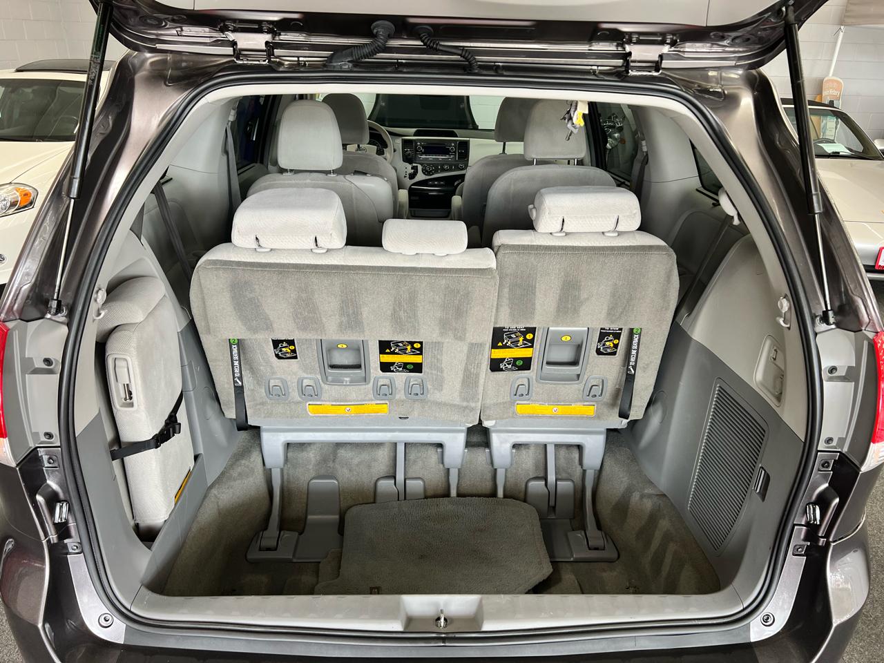 Toyota Sienna LE 2012