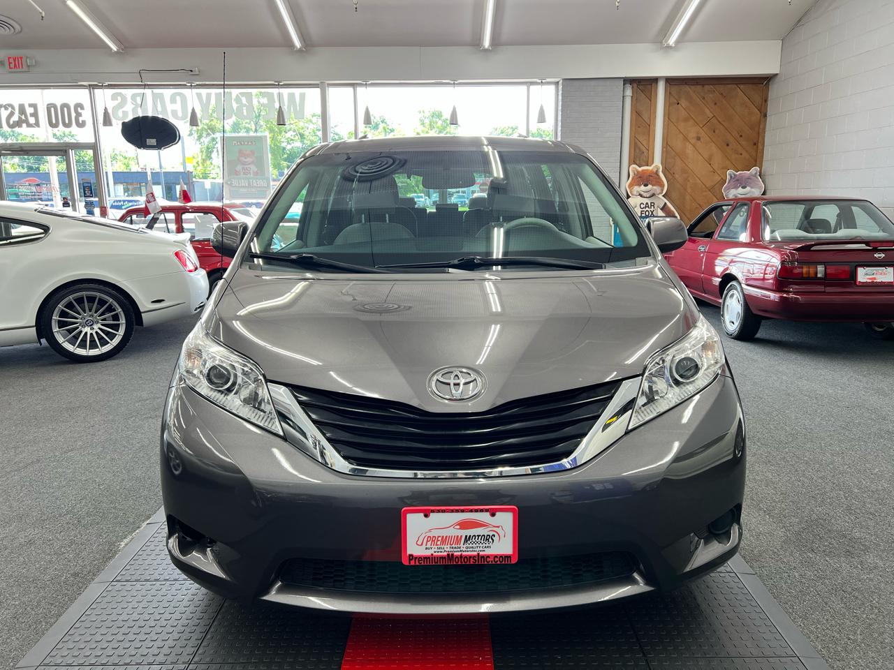 Toyota Sienna LE 2012