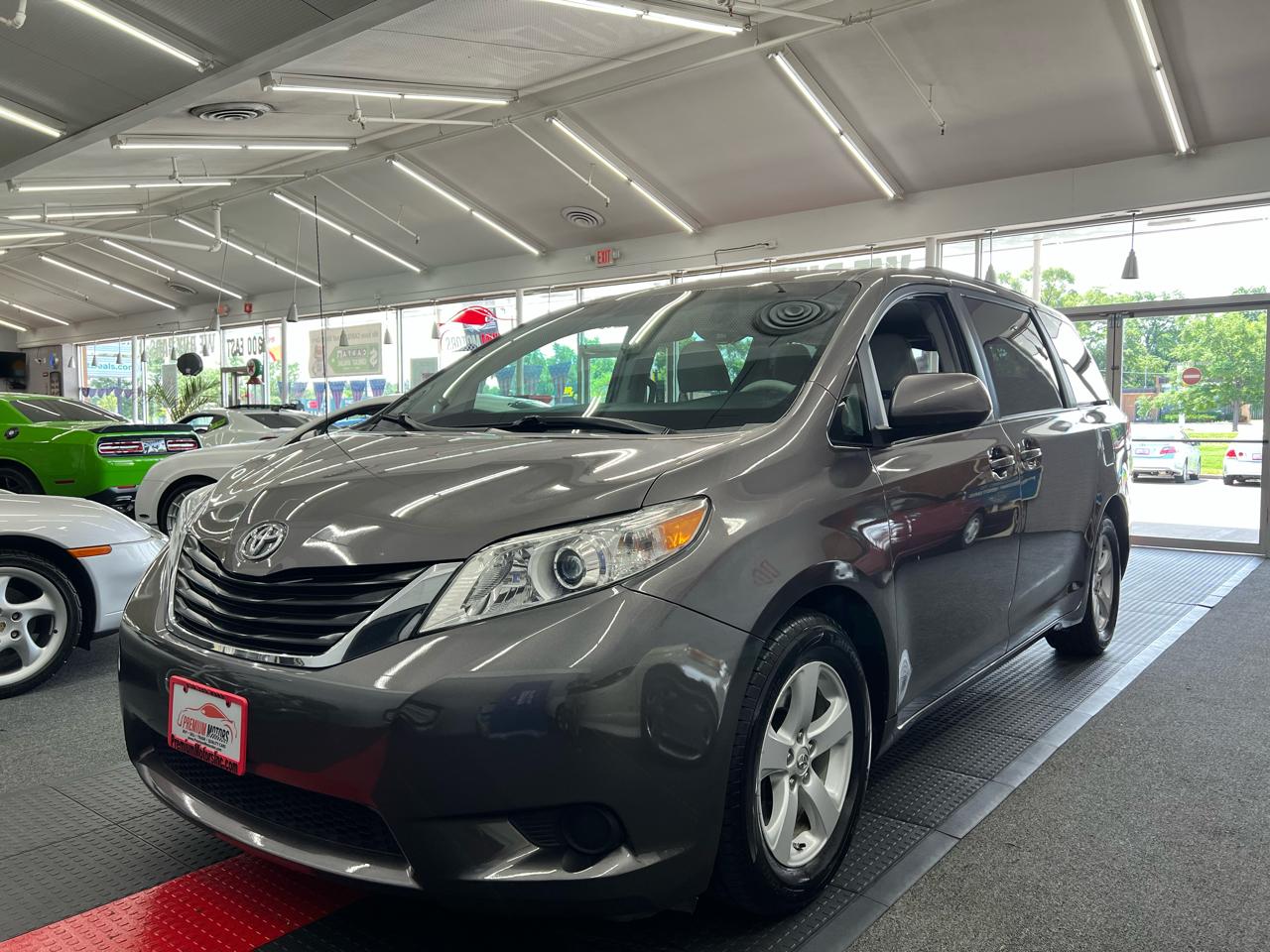 Toyota Sienna LE 2012
