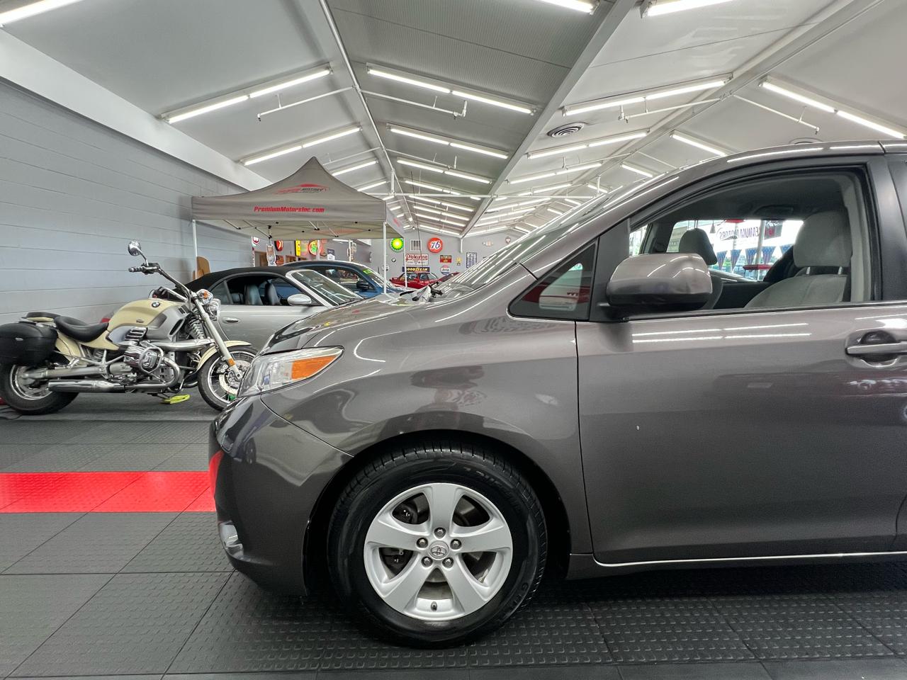 Toyota Sienna LE 2012