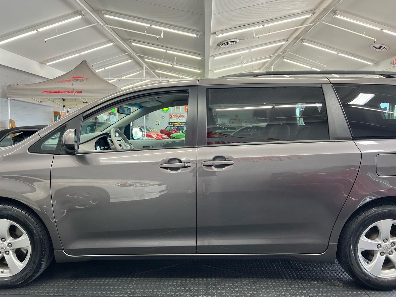 Toyota Sienna LE 2012