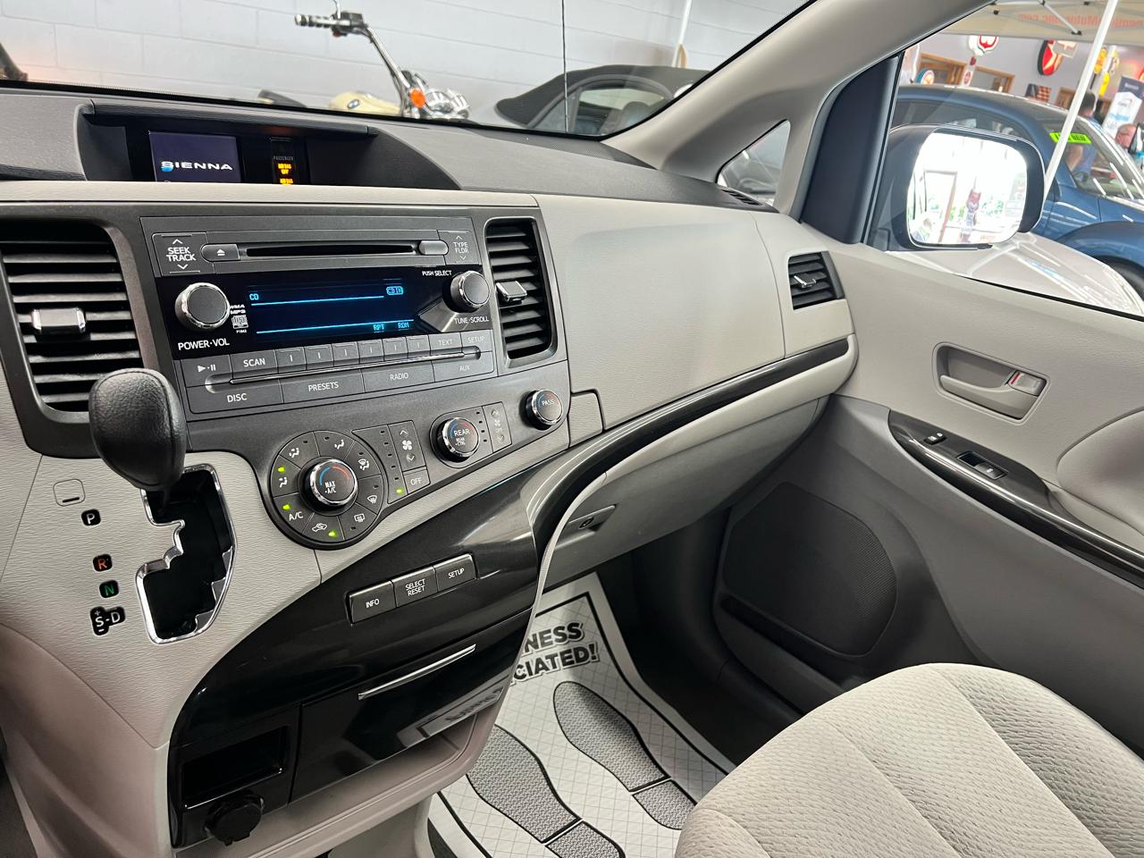 Toyota Sienna LE 2012