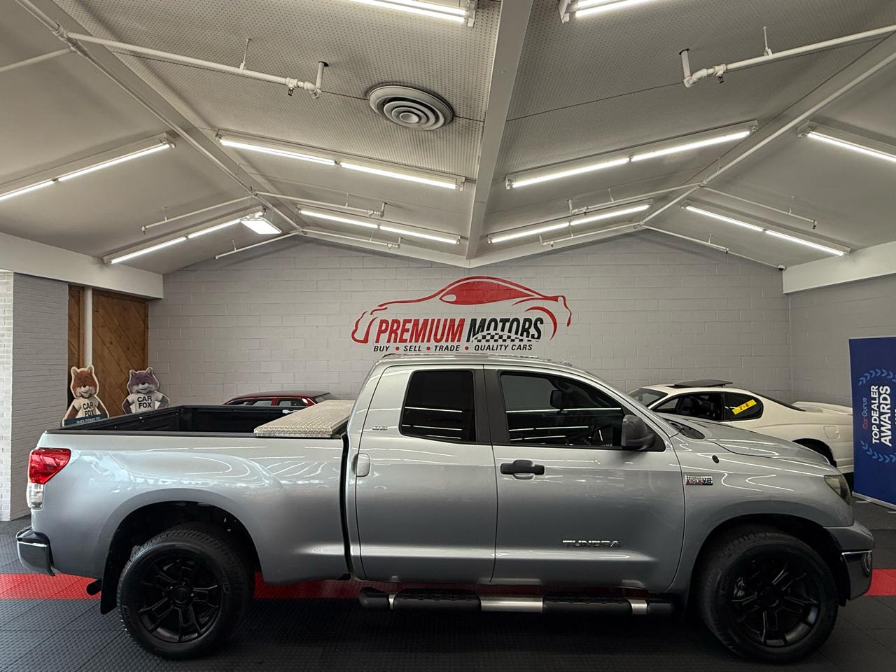 Toyota Tundra Base Double Cab 5.7L 2WD 2011