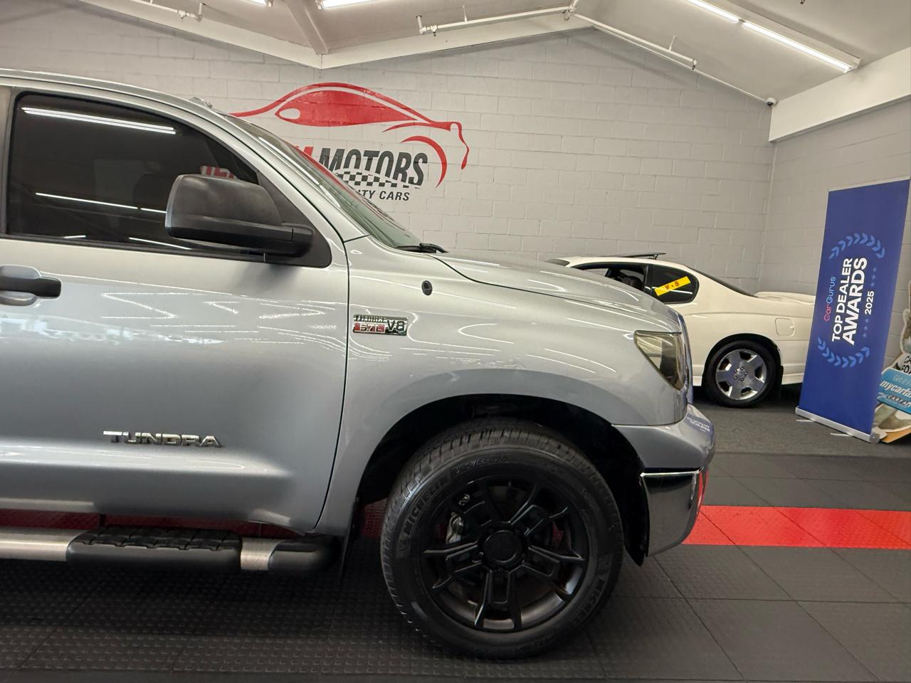 Toyota Tundra Base Double Cab 5.7L 2WD 2011