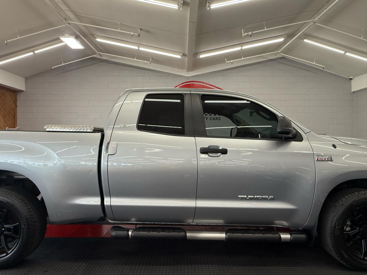 Toyota Tundra Base Double Cab 5.7L 2WD 2011