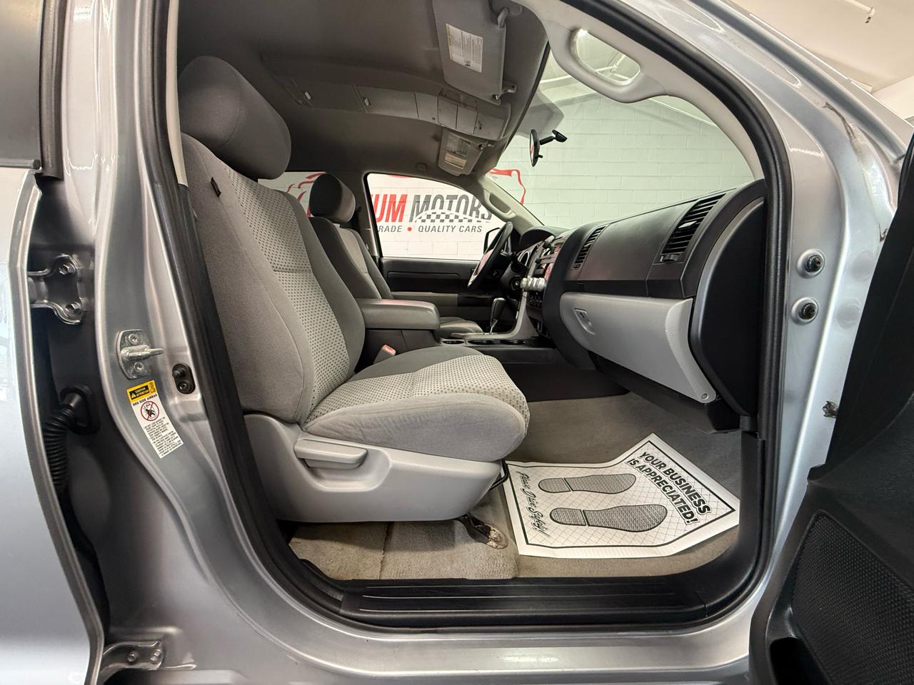 Toyota Tundra Base Double Cab 5.7L 2WD 2011